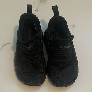 Toddler PUMA Sneakers - size: 6C